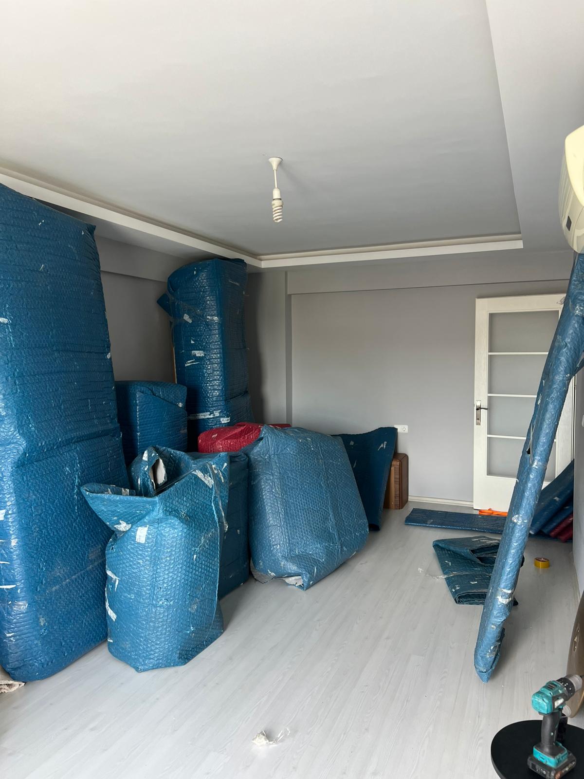 Aydın eşya depolama merkezinde güvenli, kilitli ve temiz depolama alanları